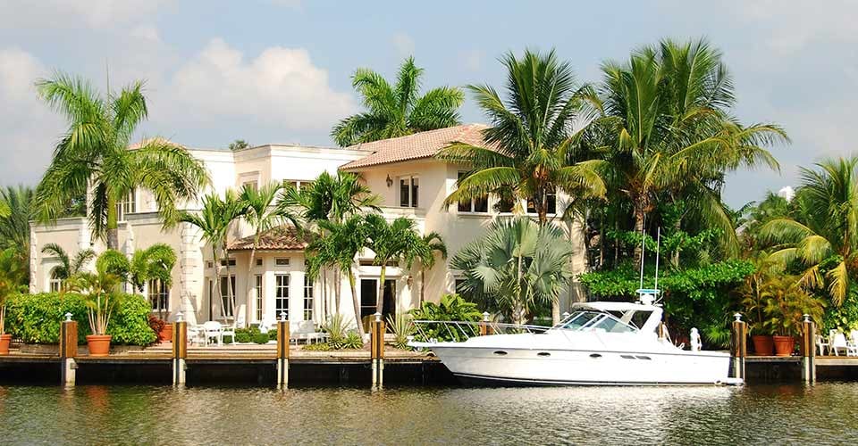 Luxurious waterfront home in Florida