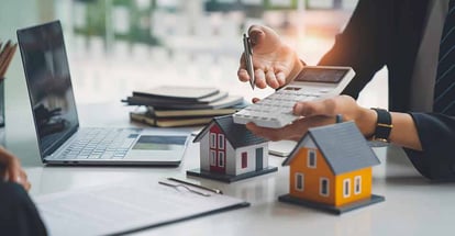 A person explain information about loan for real estate investment