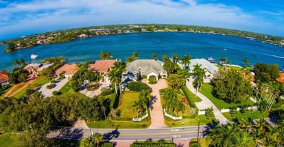Aerial view of subdivision in Florida located beside a lake