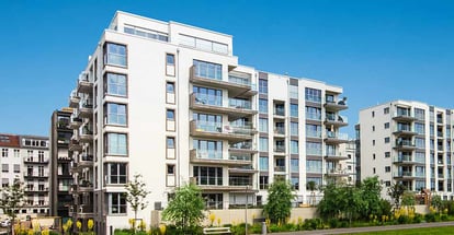 An apartment building exterior in Florida
