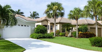 Beautiful home with freshly cut lawn and palm trees in Florida