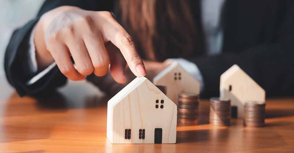 Buyer choosing a house to buy