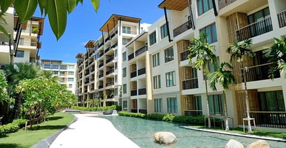 Condominium located nearby sea with beautiful scenery in Florida
