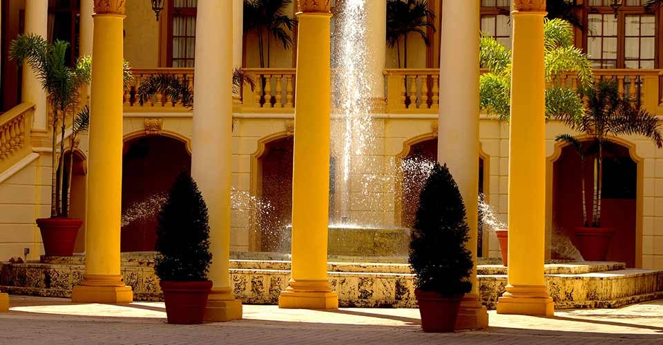 Courtyard scene with roman columns and water feature
