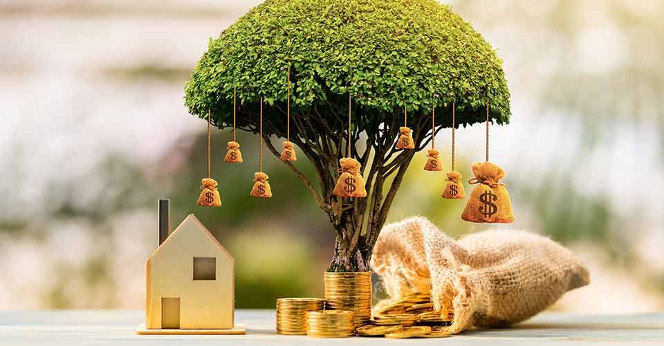 Home model and gold coin with money bag for home renovation