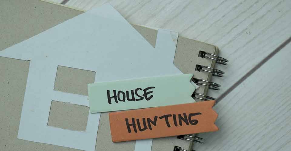 House Hunting written on sticky notes