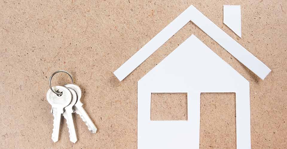 Keys with model paper house