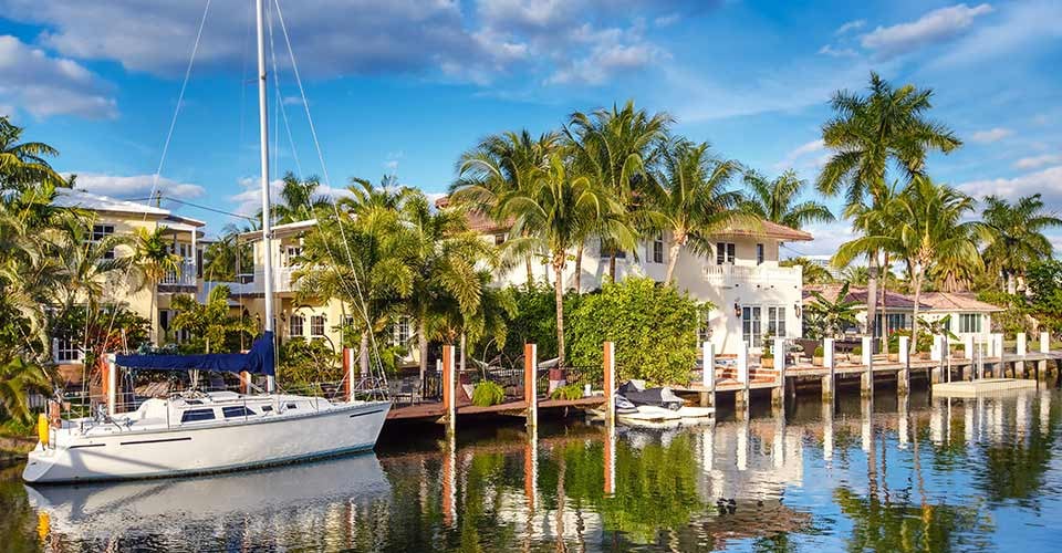 Luxurious yacht and waterfront homes in Florida