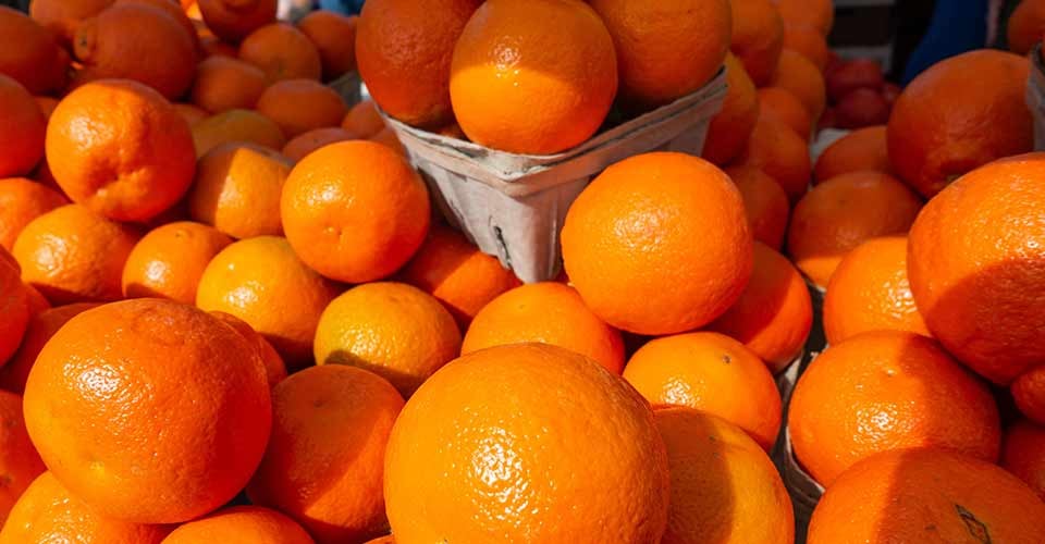 Oranges at a fruit and vegetable stand on a Saturday morning farmers market