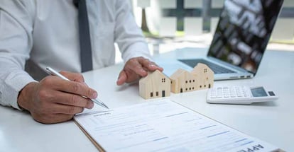 Real estate agent and customer signing contract for buying house