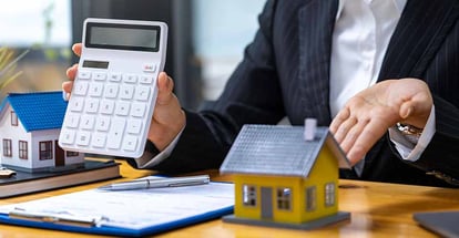 Real estate agent offer home loans to customers for investment property