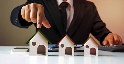 Real estate agent select a home model