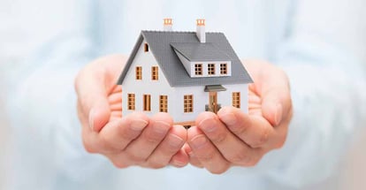 Small model house in hands