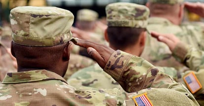 US soldier salute