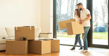 Young couple moves to a new home in Florida